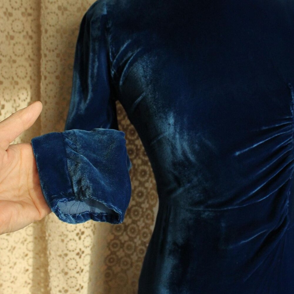 Vintage 1930s Dress, Royal Blue Silk Velvet with side Gathers - Picture 8 of 16